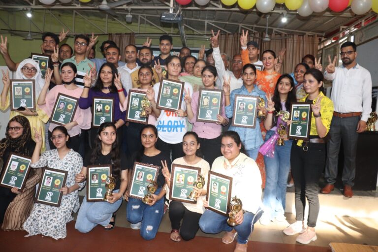 Read more about the article Felicitation Ceremony of Class 12th Position Holders At SP Smart School